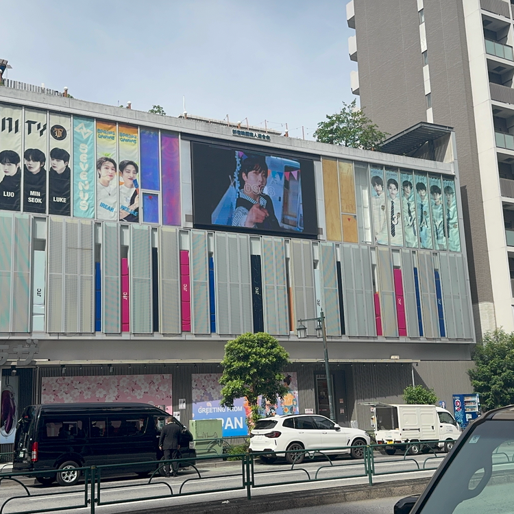【W3WAY HYECHEON】新宿 新大久保K-ビジョンⅡ 推し広告事例（2026/08）