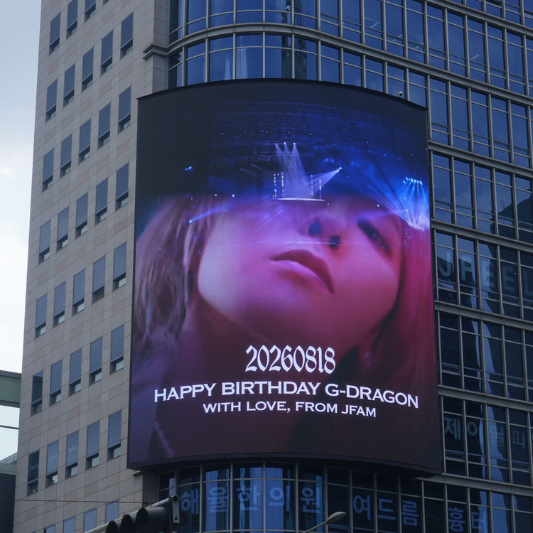 【G-DRAGON】弘大入口駅 未来プラザ 推し広告事例（2026/08）
