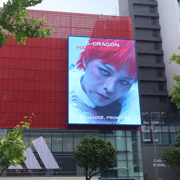 【G-DRAGON】弘大入口 スカーレットビル 推し広告事例（2026/08）