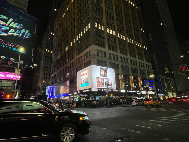 NY】タイムズスクエア10番大画面 – センイルJAPAN | 実績3,000件
