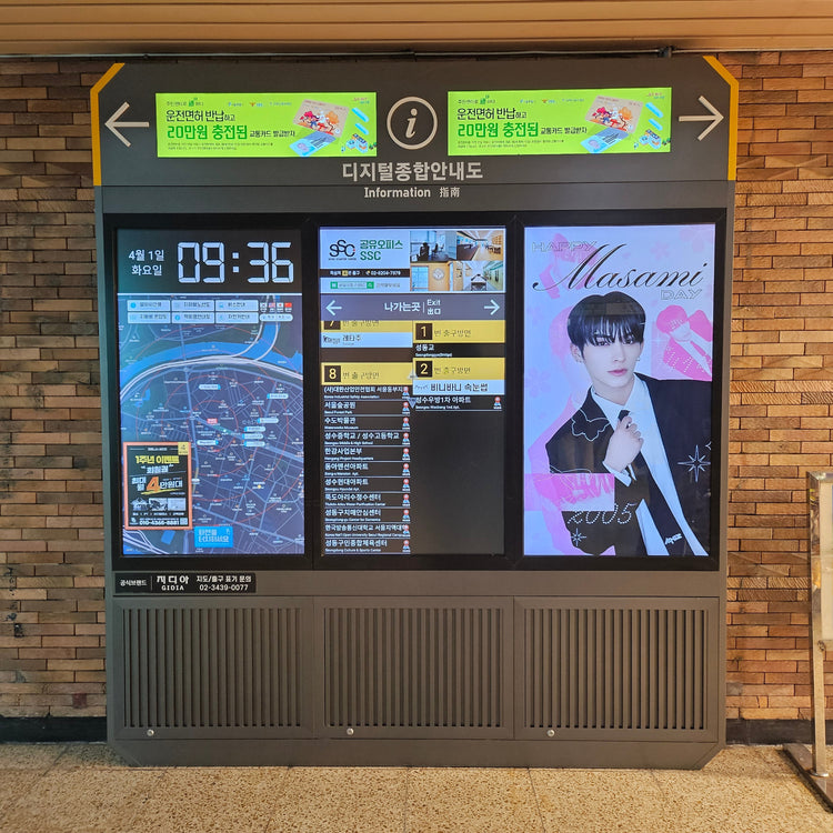 【ALL(H)OURS マサミ】トゥクソム駅 デジタル総合案内板広告 推し広告事例（2025/04）