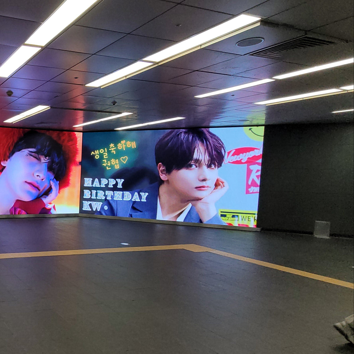[WAKER Kwon Hyup] Hongik University Station Digital Signage Favorite A ...